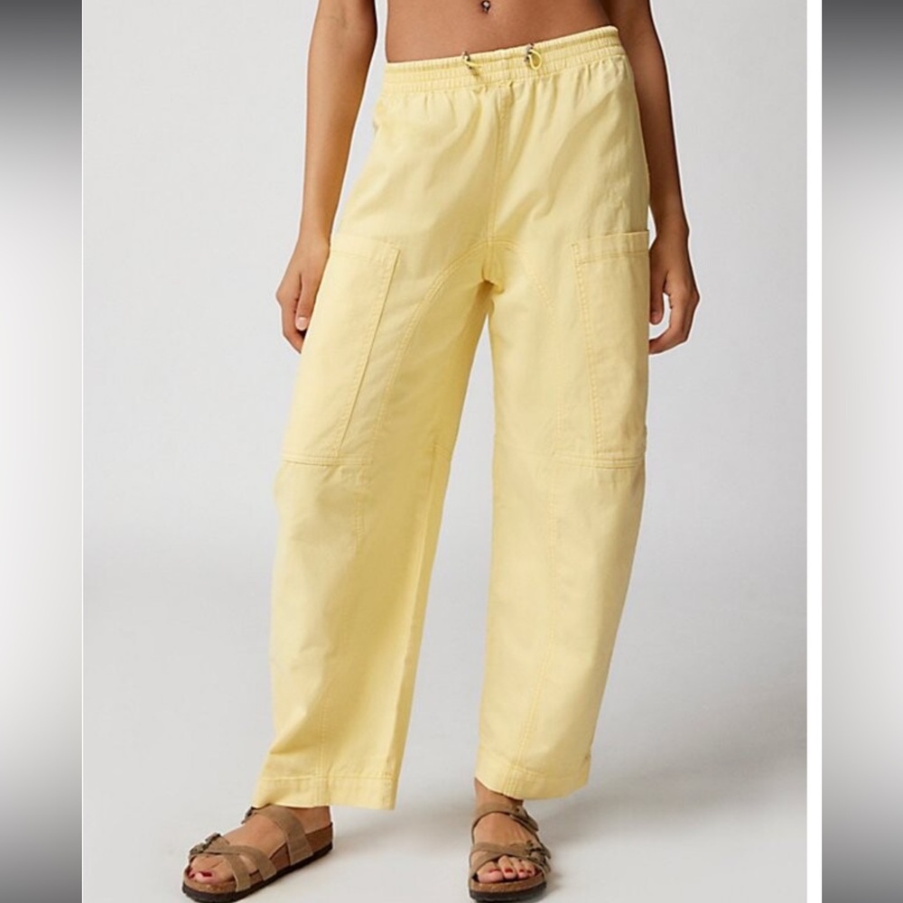 BDG Yellow Baggy Cargo Drawstring Pants
Size: S